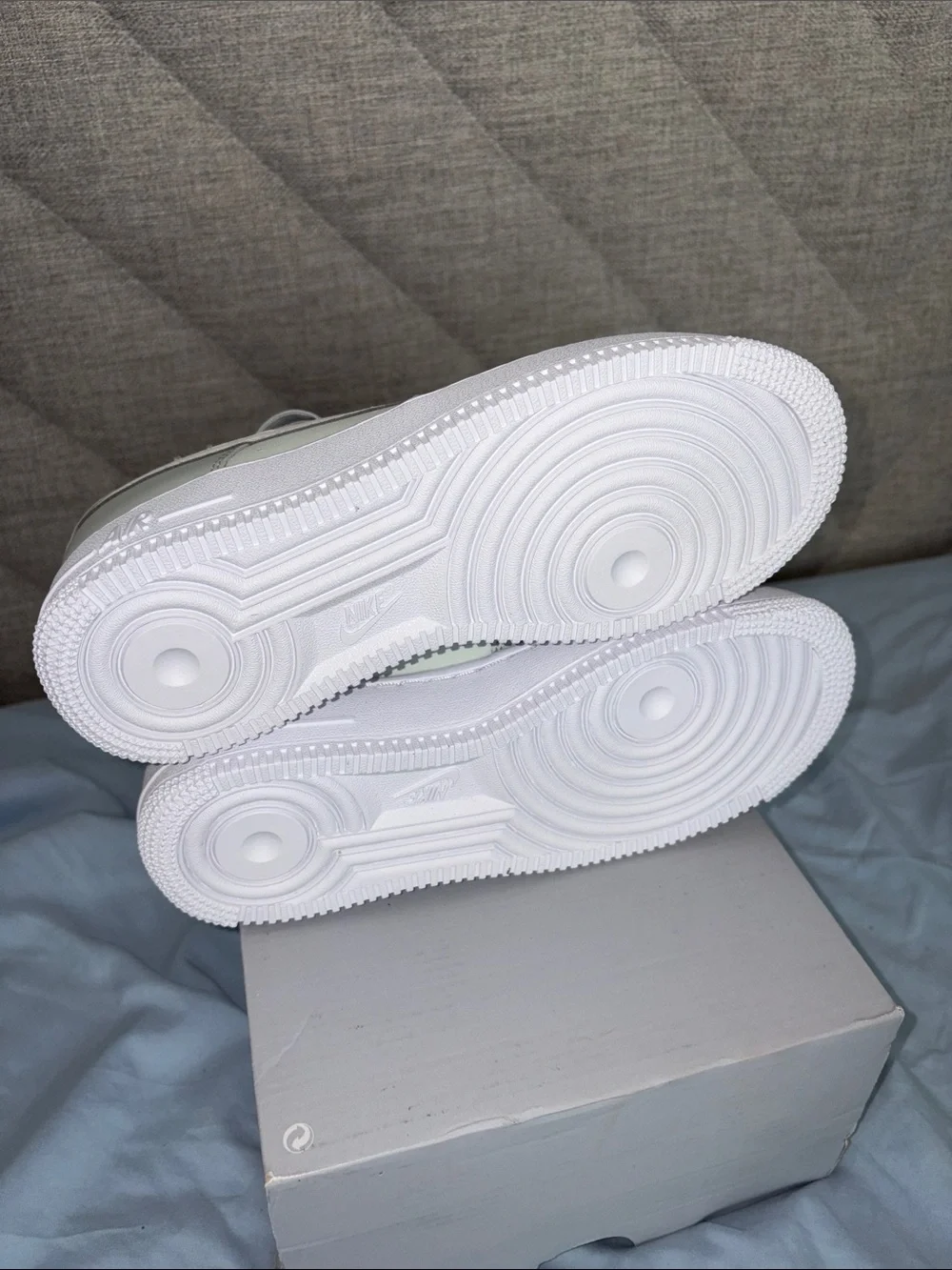 Nike Air Force 1 Low - Light Sage & White